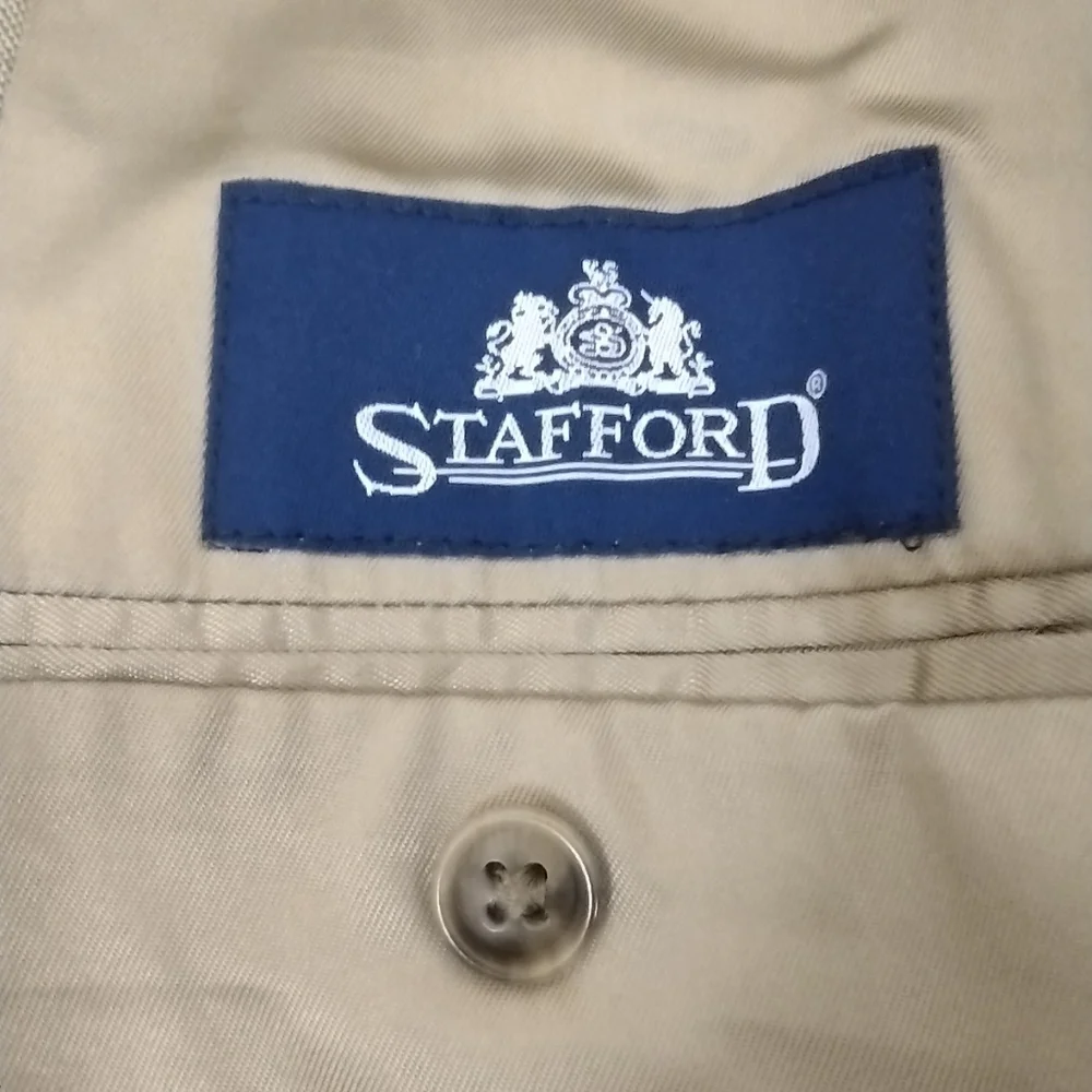 STAFFORD men's 3 button suit size (40)R. as it is.